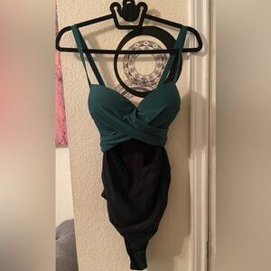 Plus Size Womens one piece green/black swim suit size XL pre-owned
